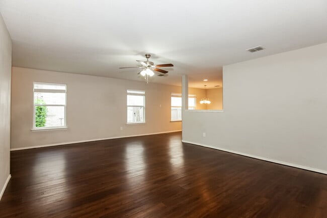 Foto del edificio - 16904 Fenwick Ct