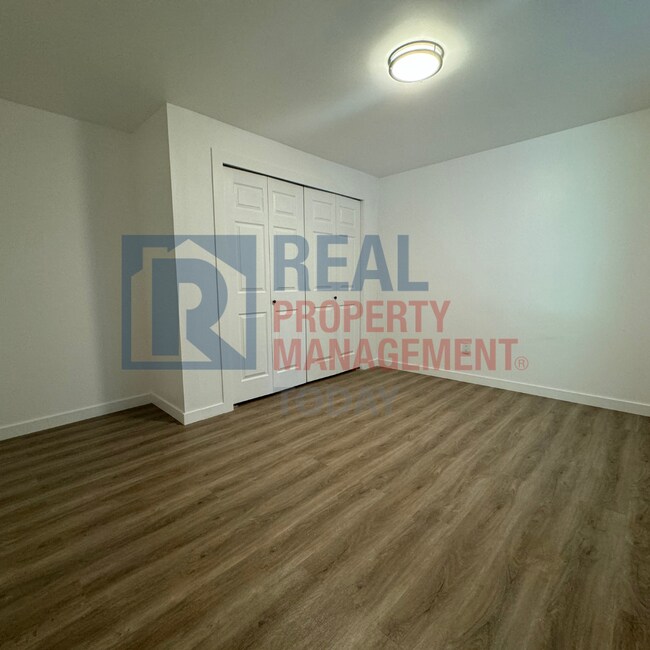 Building Photo - Experience Modern Comfort in the Heart of ...