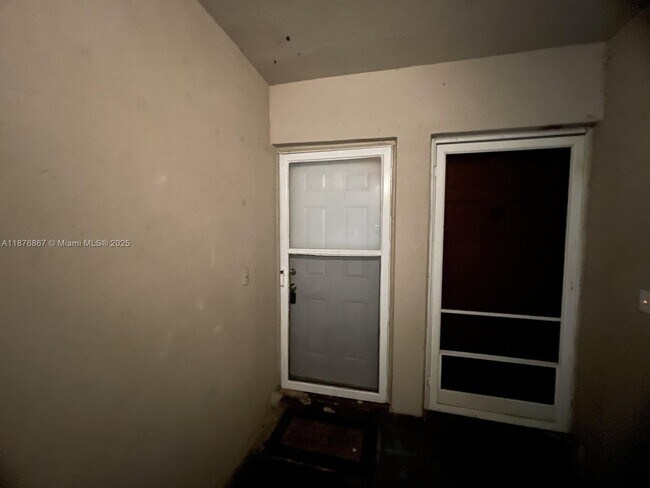 Foto del edificio - 20490 NW 7th Ave