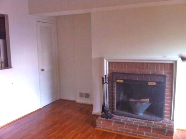 Foto del edificio - 327 6th St SE