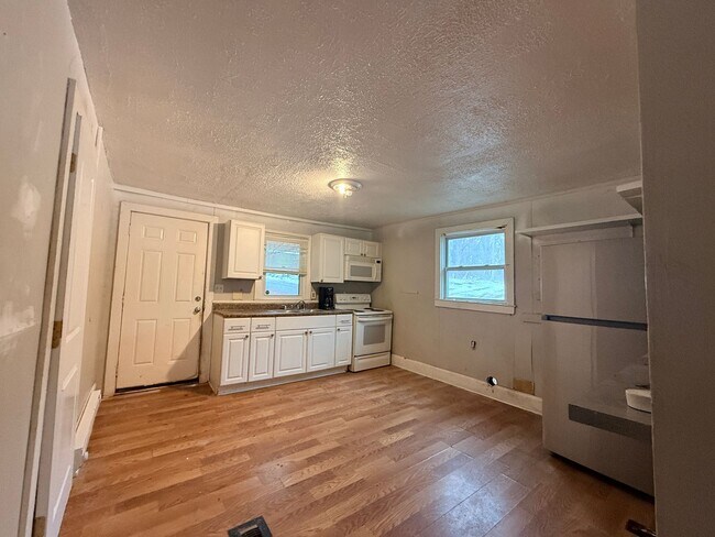 Foto del edificio - COMING SOON! 2 Bed House! Making it ready for you!