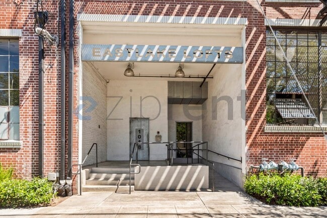 Building Photo - Unit 123