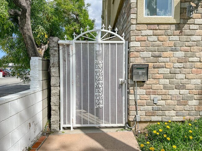 Foto del edificio - COMING SOON! 2 Bedroom Townhome for Rent in Glendale.