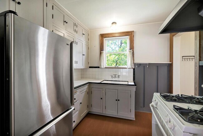 Building Photo - 1705 Enfield Rd