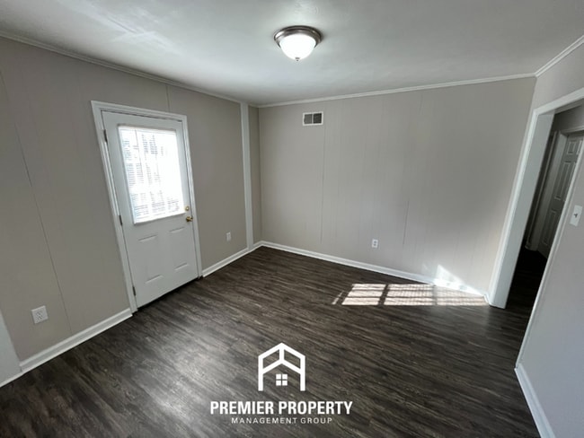 Building Photo - 211 Burwood Dr