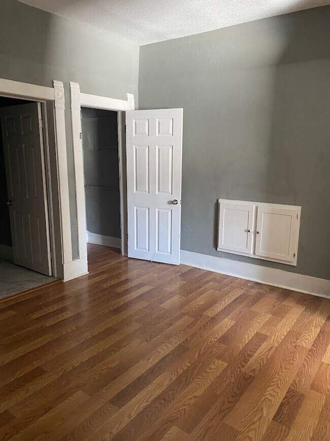 Foto del edificio - 1345 S Water St