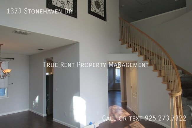 Building Photo - Beautiful 4 Bedroom, 3 Full Bath in Perfec...