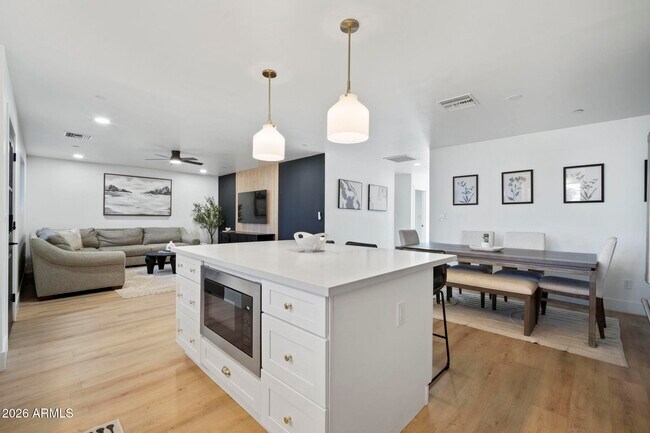 Foto del edificio - 8513 E Indianola Ave