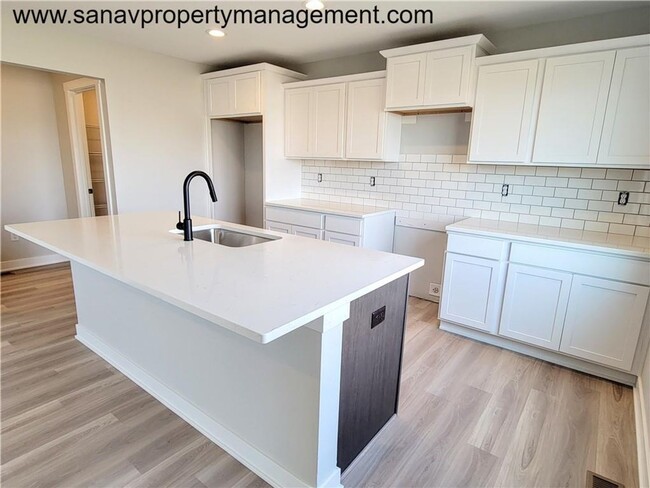 Foto del edificio - Brand New 4-BR Home- Perfect Norwalk Living!