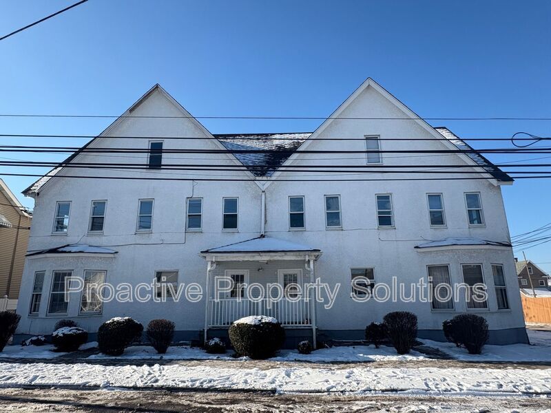 Building Photo - 746-748 River Street