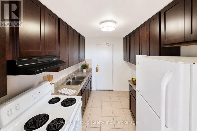 Building Photo - 120 Shelborne Ave