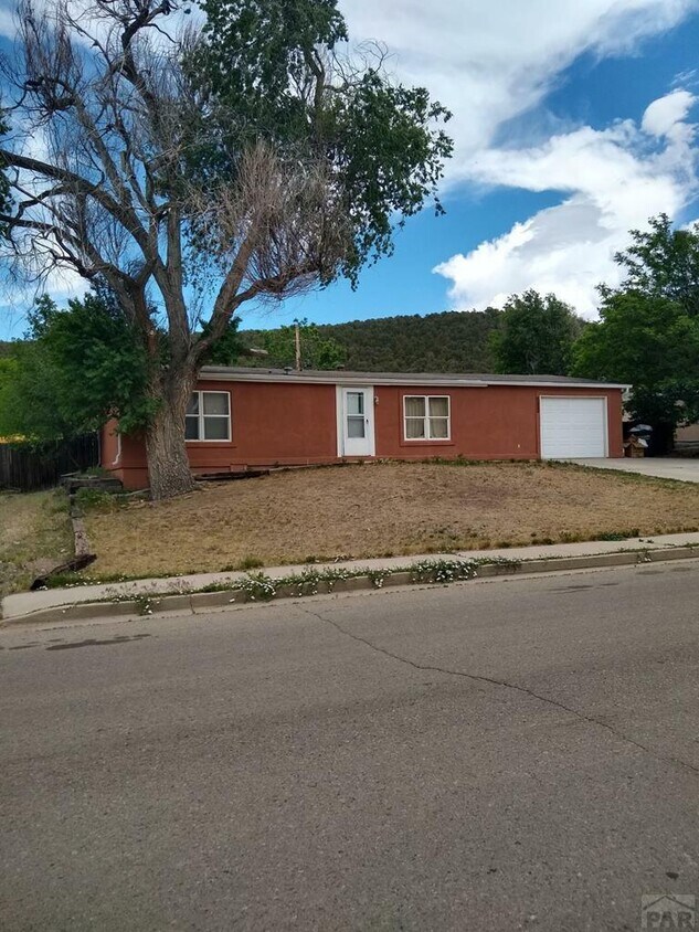 Building Photo - 710 Rowland Dr