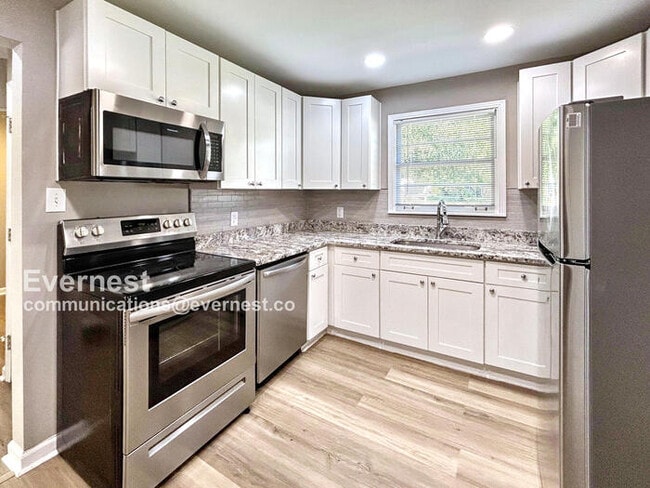 Foto del edificio - 1029 Edgewood Dr