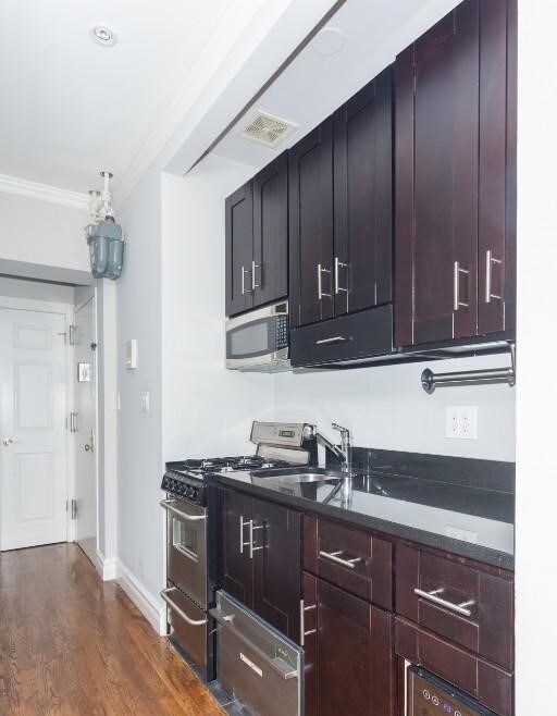 Building Photo - 250 Mott Street