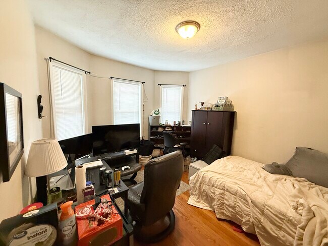 Building Photo - 17 Cawfield St