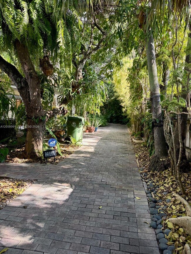 Foto del edificio - 2844 Coconut Ave