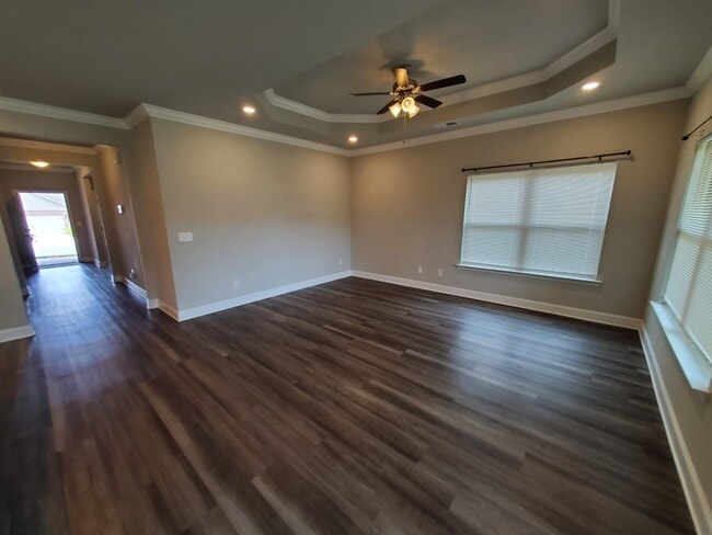 Building Photo - 332 River Rock Dr