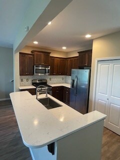 Building Photo - 4091 SE Lone Oak St