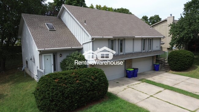 Building Photo - 612 SE Kristi Ln