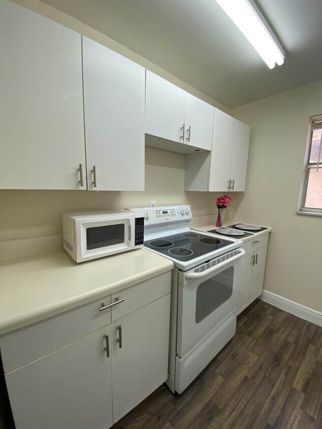 Foto principal - 450 SW 2nd Ave