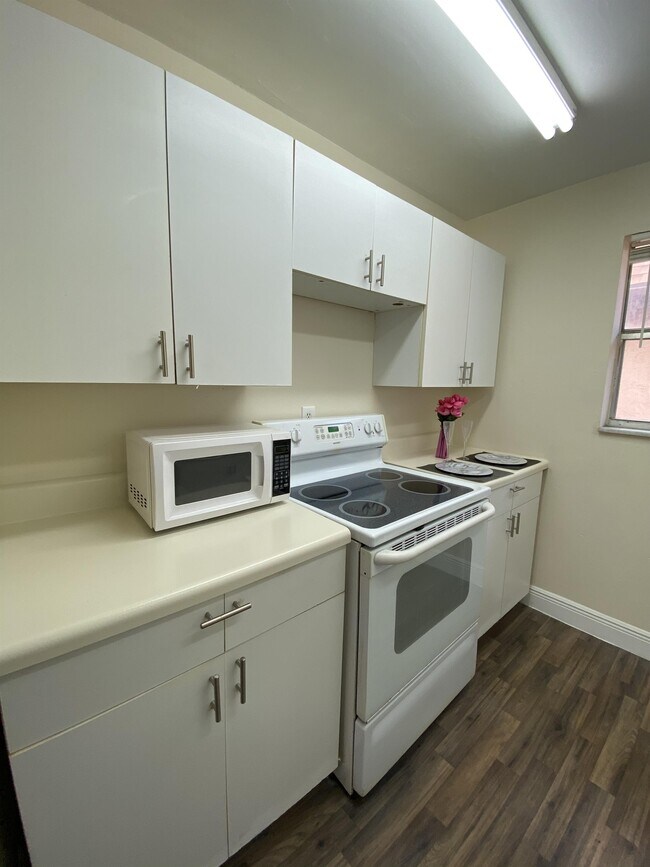 Foto del edificio - 450 SW 2nd Ave