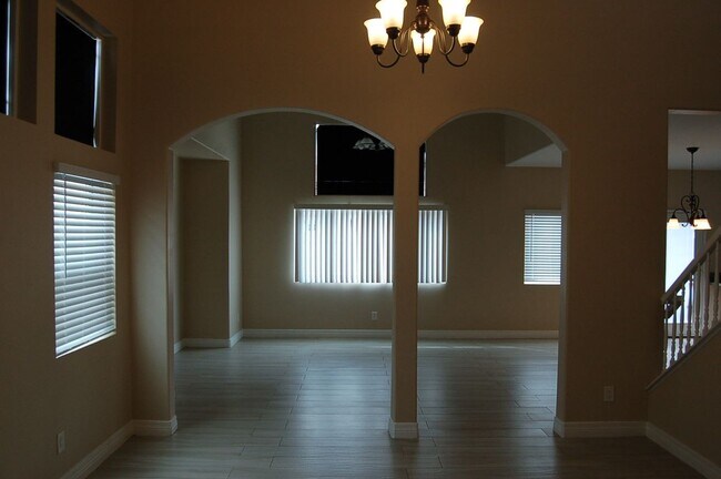 Foto del edificio - 17565 Owen St