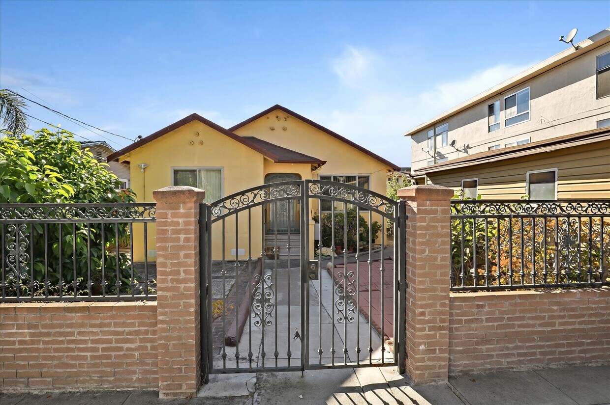 1806 8th St Unit 1, Berkeley, CA 94710 Condo for Rent in Berkeley, CA