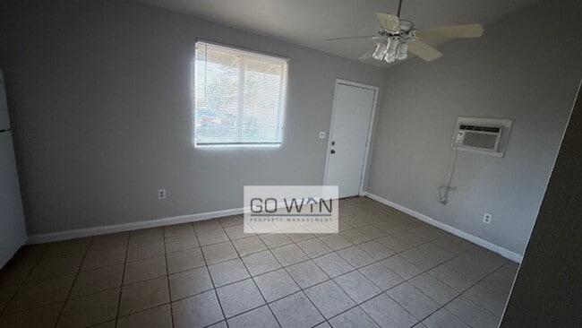 Building Photo - 522 S Mesa Dr