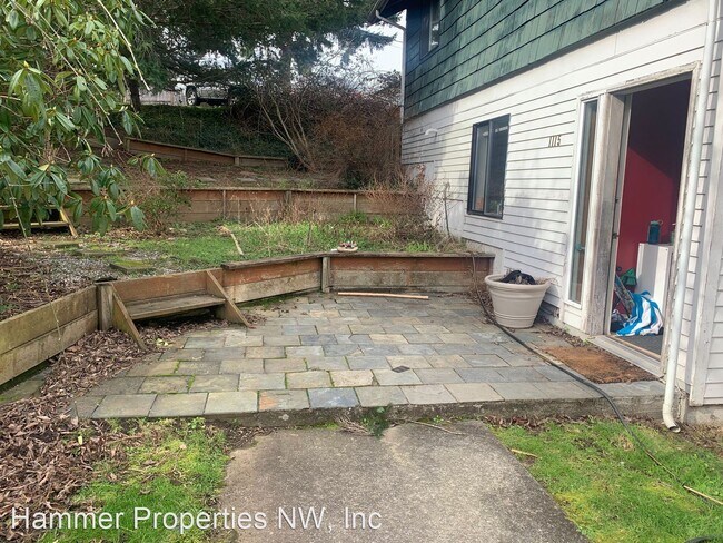 Building Photo - 6 br, 3 bath House - 1115 E Myrtle Street