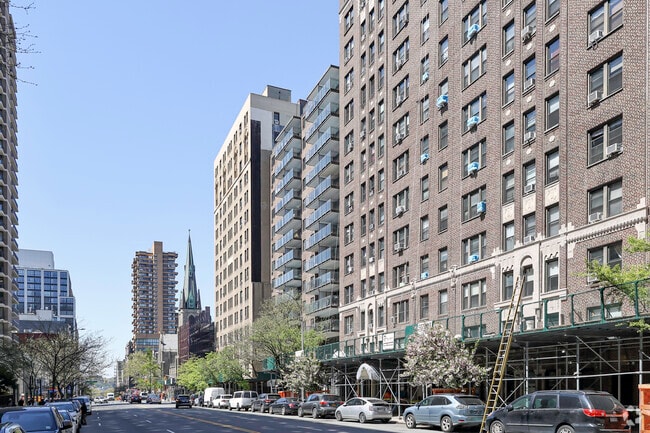 Building Photo - 135 W 96th St