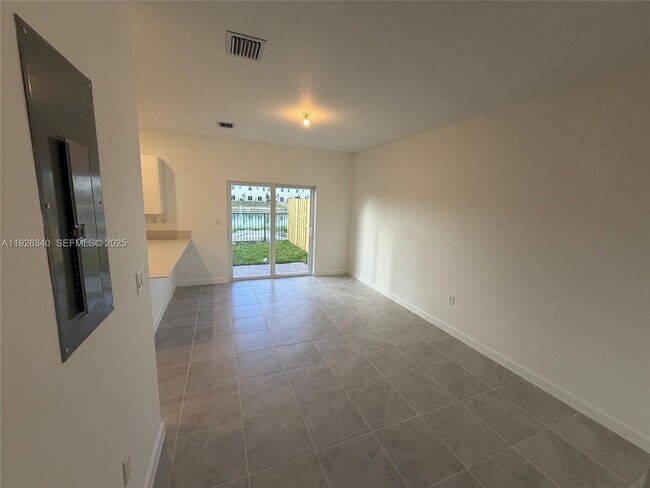 Foto del edificio - 2728 SE 26th Ave