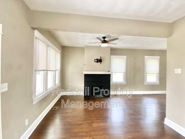 Foto del edificio - 1708 Canton Ave