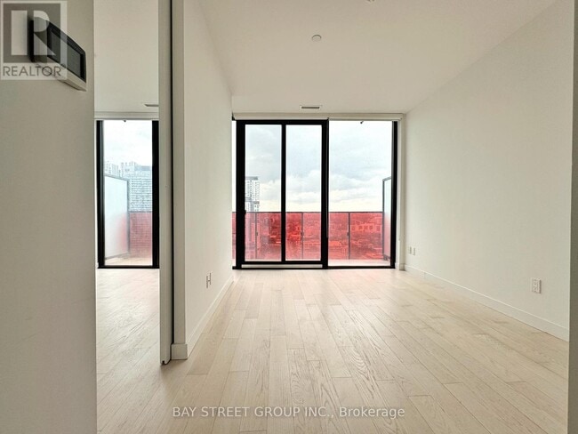 Building Photo - 215 Queen St W