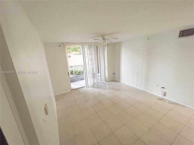 Foto del edificio - 2133 Renaissance Blvd