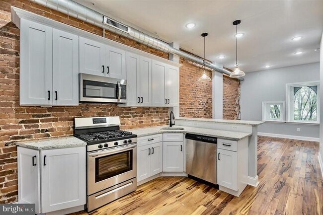 Foto del edificio - 3220 W Diamond St