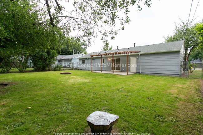 Building Photo - Beautiful Beaverton Ranch Style Three Bedr...