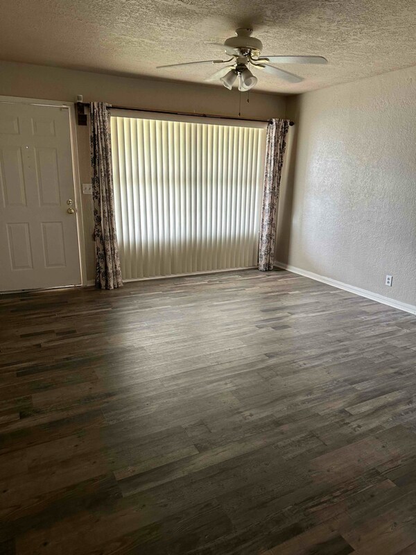 Foto del edificio - 2118 W Randall Ave