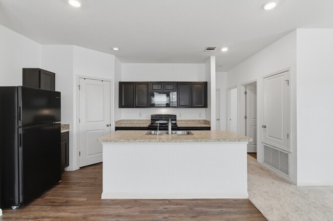 Foto del edificio - 211 Shiro Dr