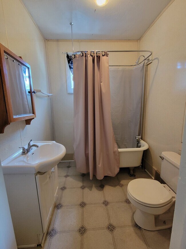 Building Photo - 306 N. State St