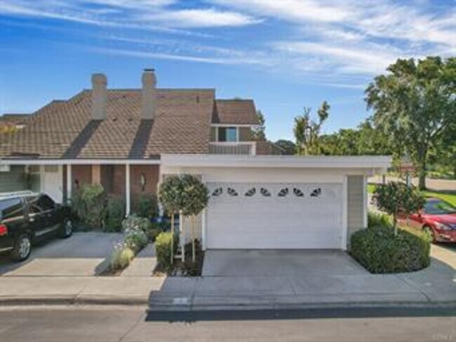 Building Photo - Beautifully Updated Model Home in the Prestigious, highly desirable Woodbridge