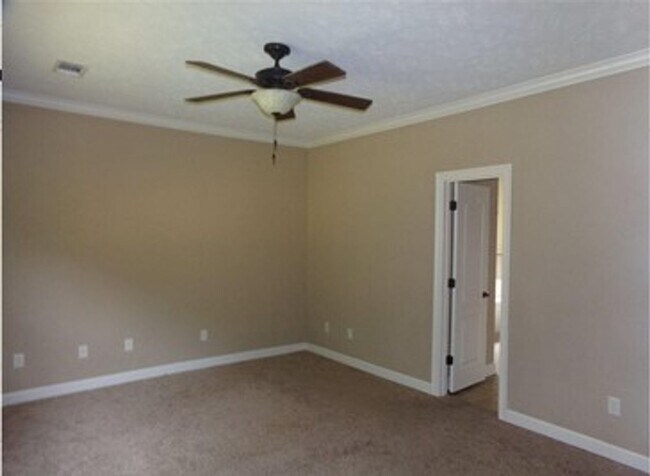Building Photo - 18 Cains Cove