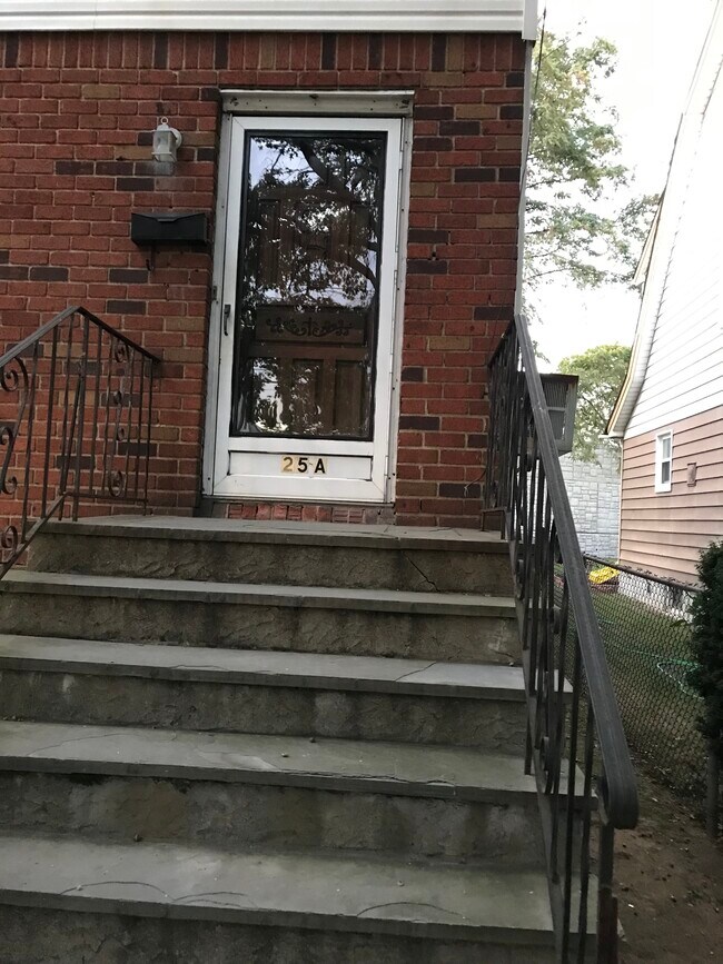 Building Photo - 25 Terrace Ave