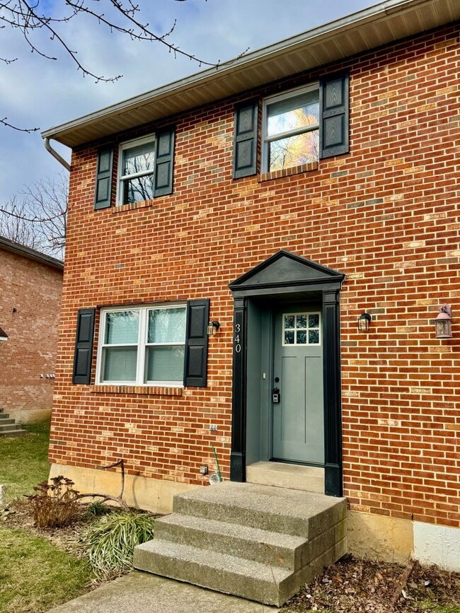 Foto del edificio - COMPLETELY REMODELED THREE BEDROOM Twin