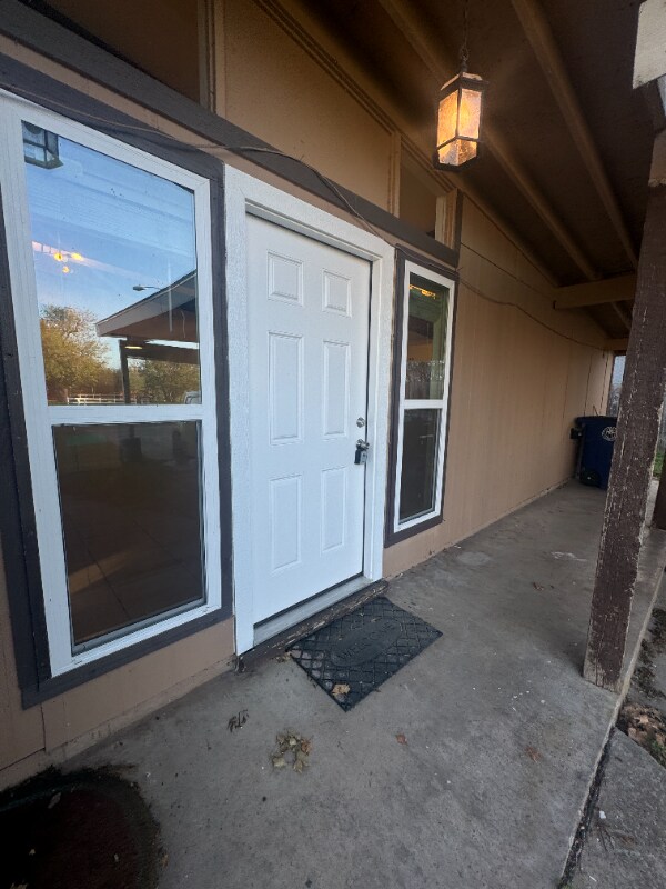 Foto del edificio - 5000 Cottonwood Cir