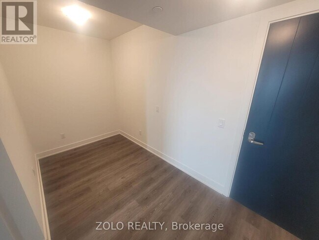 Photo du bâtiment - 2545-2545 Simcoe St N