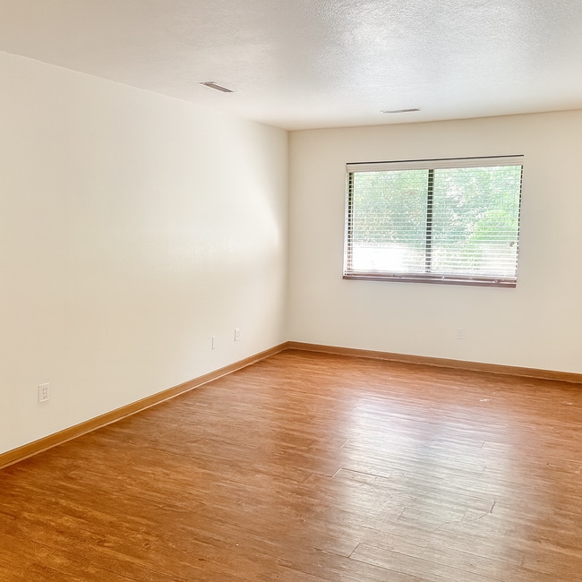 Foto del edificio - 818 Carrier Creek Blvd NE