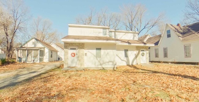 Building Photo - 3D Tour Available - Attached Garage + Pet ...