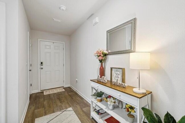 Building Photo - Updated and Move In Ready 4/2 in Cantonment