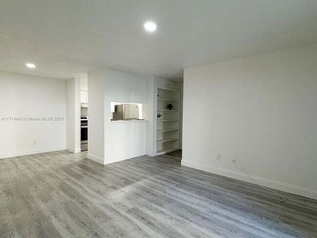 Foto del edificio - 755 Riverside Dr