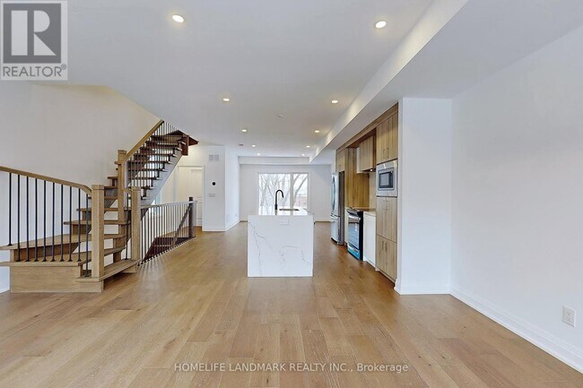 Building Photo - 35 Persica St